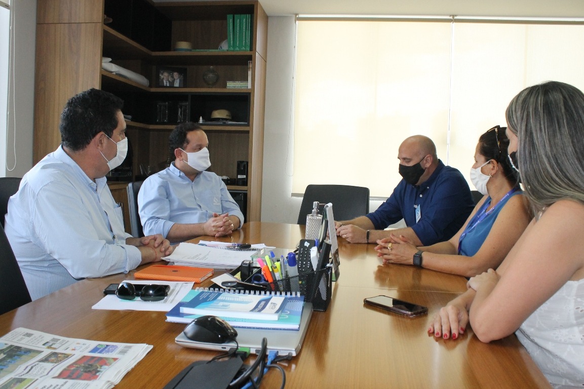 Sanesul quer universalizar a coleta e o tratamento do esgoto em Amambai Vereadores de Amambai visitaram a Sanesul para conhecer o plano de investimento da cidade / Foto: Sanesul