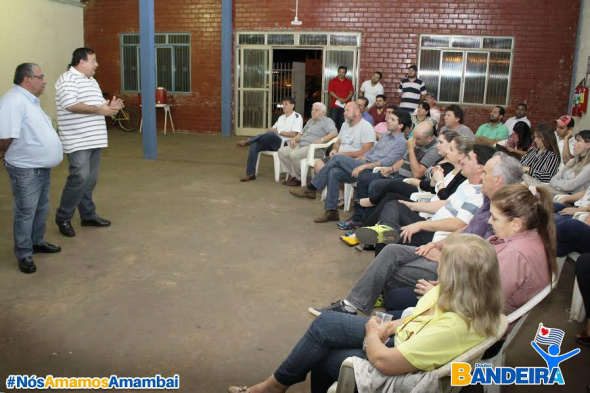 PSDB reúne partidários para tratar das eleições de 2016 em Amambai Pré-candidatos Dr. Bandeira e Valter Brito durante reunião com o PSDB / Foto: Assessoria
