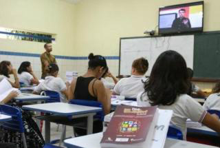 Especialistas dão dicas de como estudar para o Enem pela internet