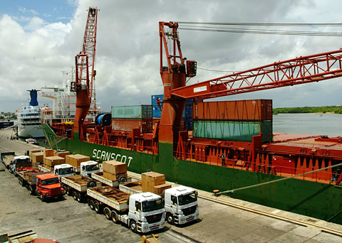Aumento do consumo de petróleo contribuiu para déficit recorde da balança Aumento do consumo de petróleo contribuiu para déficit recorde da balança