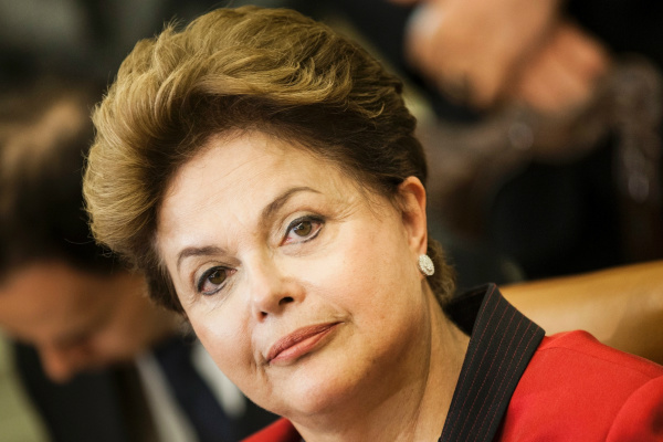 Em crise com PMDB, Dilma escolhe nomes ligados ao partido para ministério Em crise com PMDB, Dilma escolhe nomes ligados ao partido para ministério