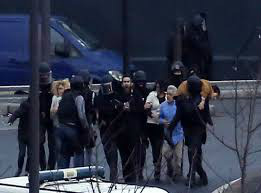 Estudo revela que maioria dos jovens extremistas da França é de família ateísta