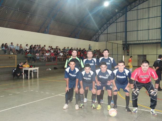 Finalistas do Interfirmas 2015 foram definidos em Amambai A equipe da Prefeitura goleou a Friorama e segue na competição / Foto: Moreira Produções