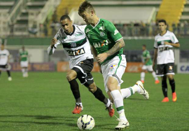 Figueirense bate Chapecoense e deixa zona da degola