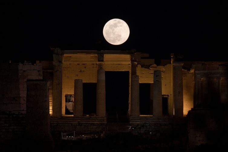Superlua ainda poderá ser vista hoje em alguns pontos do planeta Superlua - Reuters/Alkis Konstantinidis/Direitos Reservados