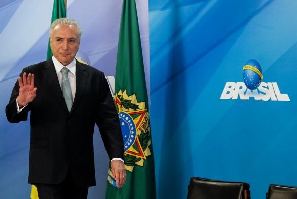 Temer diz que cumprimento rigoroso da Constituição dá estabilidade ao país O presidente Michel Temer sanciona lei que flexibiliza horário de A Voz do Brasil (Marcos Corrêa/PR)Marcos Corrêa/PR
