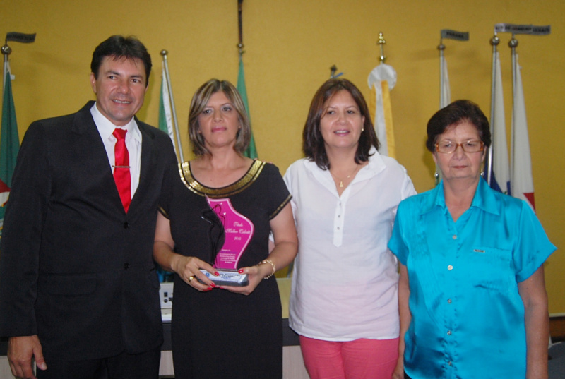 Câmara Municipal homenageia amambaienses com título de Mulher Cidadã Doze mulheres foram homenageadas durante a noite / Foto: Moreira Produções