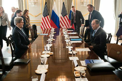 John Kerry e o chanceler russo, Serguei Lavrov, em Londres (AFP, Brendan Smialowski)