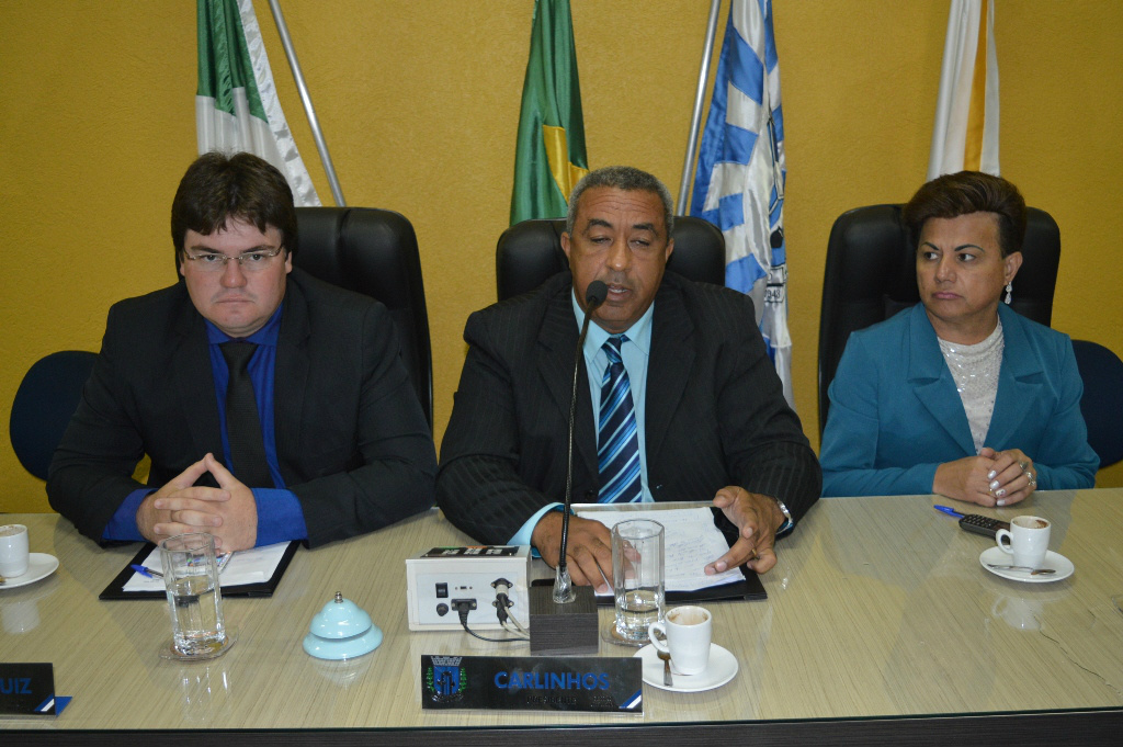Presidente da Câmara promete apoio ao executivo de Amambai E/D - Vereadores da Mesa Diretora da Câmara, Maikel Ruiz - 1º secretário, Carlinhos - presidente - e Ilzo Victor Arce - vice-presidente.