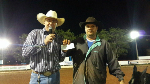 5ª Etapa do Laço Comprido inicia em Amambai Teixeira Escobar, promotor do LCP, com o campeāo da Vaca Gorda Força B, Diogo Brescovit Maciel.