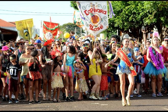 Carnaval terá desfiles, blocos e shows O fim de semana será dedicado aos blocos de Campo Grande, que começam a desfilar no sábado e seguem pelo domingo, animando a população gratuitamente na Esplanada Ferroviária /Foto: Bruno Henrique/Arquivo/Correio do Estado