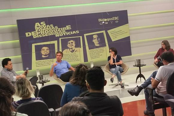 Debate com jornalistas discute desafios da produção de notícias Debate com jornalistas discute desafios da produção de notícias