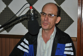 Sérgio Barbosa anuncia pré-candidatura a prefeito de Amambai Ex-prefeito Sérgio Barbosa durante entrevista em que anuncia a sua pré-candidatura a prefeitoFoto: Moreira Produções