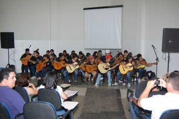 A orquestra de violas é um projeto mantido pela Associação.