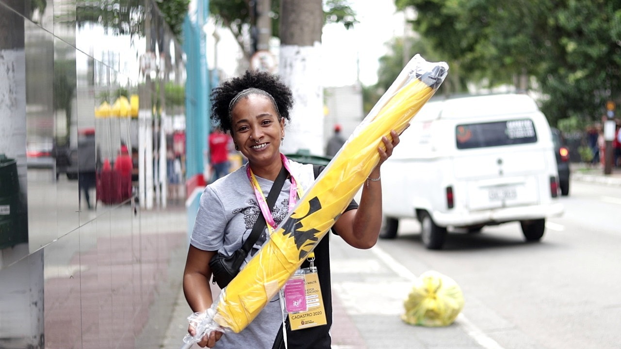 Letícia Fernanda Dias, ambulante na rua 25 de março / Foto: José Eduardo Bernardes / Brasil de Fato