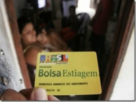 Dilma anuncia prorrogação do Bolsa Estiagem por mais dois meses Dilma anuncia prorrogação do Bolsa Estiagem por mais dois meses