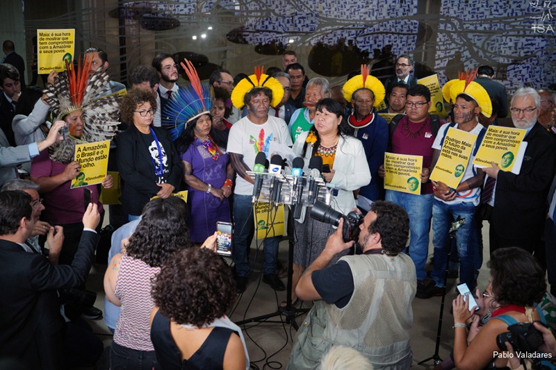 Maia diz que projeto de Bolsonaro para Terras Indígenas está sob seu controle Lideranças indígenas e parlamentares dão coletiva de imprensa na Câmara, antes de encontro com presidente da casa. (Foto: Pablo Valadares)