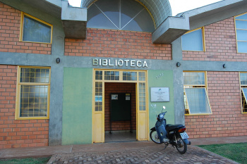 A Biblioteca localiza-se na Rua Rui Barbosa, 3608.