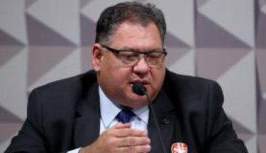 Impeachment: técnicos não viram incompatibilidade de decretos com meta fiscal O analista de orçamento Antonio José Chatack Carmelo disse à Comissão Processante de Impeachment que a edição de decretos de suplementação orçamentária não prejudica o cumprimento da meta fiscal