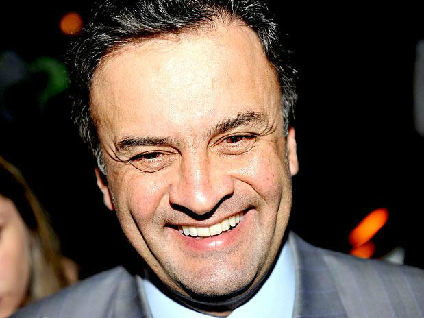 TSE determina retirada de página do Facebook que divulga Aécio Neves TSE determina retirada de página do Facebook que divulga Aécio Neves