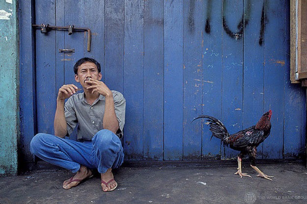 Relatório da OMS sugere aumento de políticas de controle do tabaco Cerca de 63% da população mundial tem acesso a advertências contra o uso do tabaco. Foto: Banco Mundial/Curt Carnemark