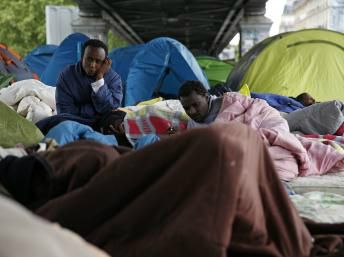 Acampamento onde viviam mais de 300 imigrantes, debaixo do metrô La Chapelle, em Paris, foi desmantelado no último dia 2 de junho. Reuters/Benoit Tessier