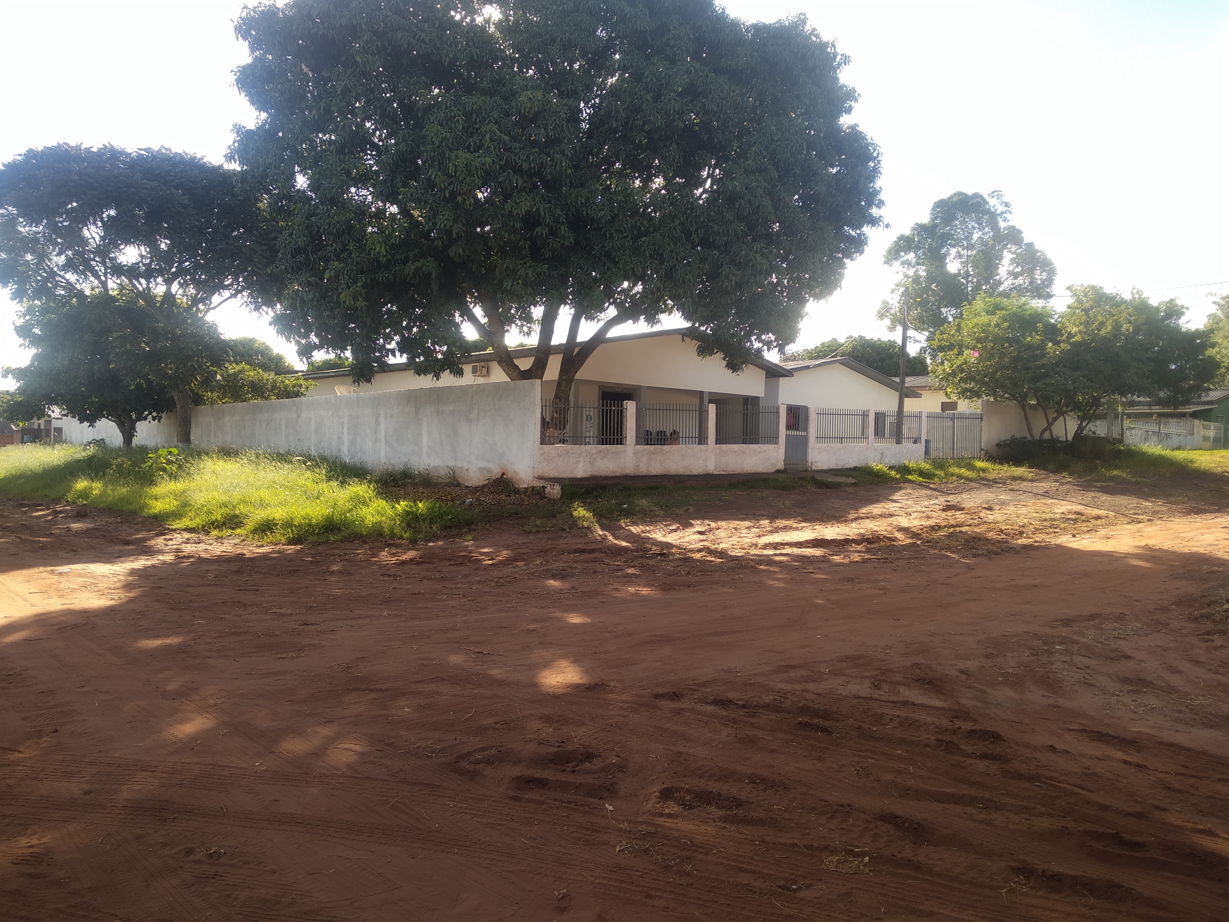 Brito cobra asfalto para ruas, na vila Monte Cristo / Foto: Moreira Produções