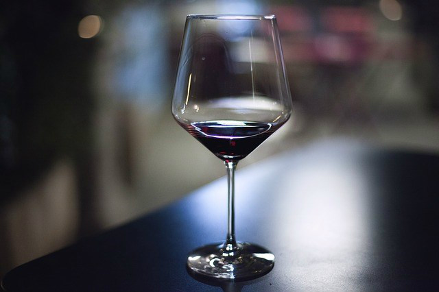 Entenda por que as taças de vinho têm tamanhos e formatos diferentes