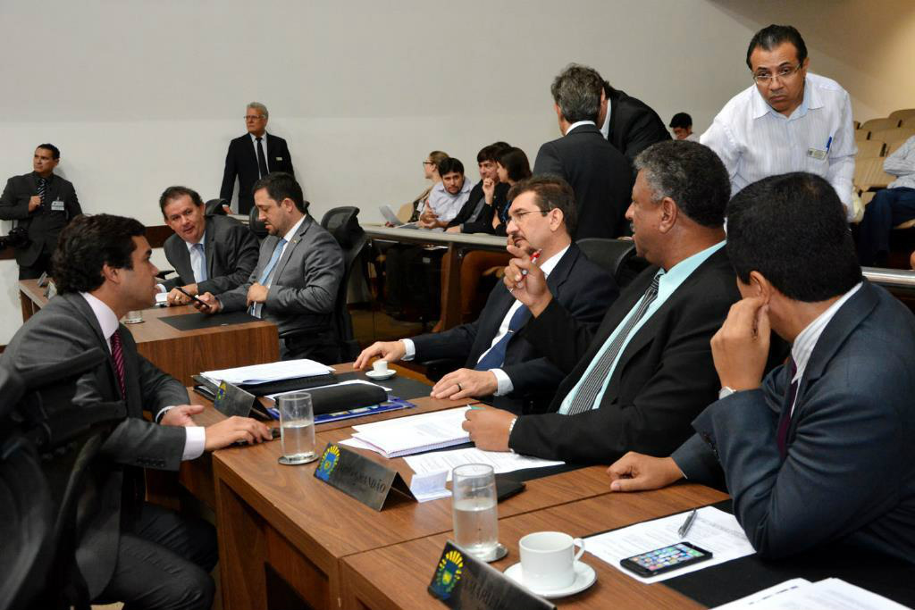 Deputados repudiam omissão da União para solucionar conflito no campo Deputados cobraram ação urgente do Governo Federal