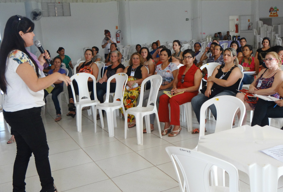 MMA: Relembre lutas e conquistas do Movimento das Mulheres de Amambai em 2015 A presidente do MMA durante sua fala na 1º Conferência de Políticas Públicas para as Mulheres / Foto: Moreira Produções