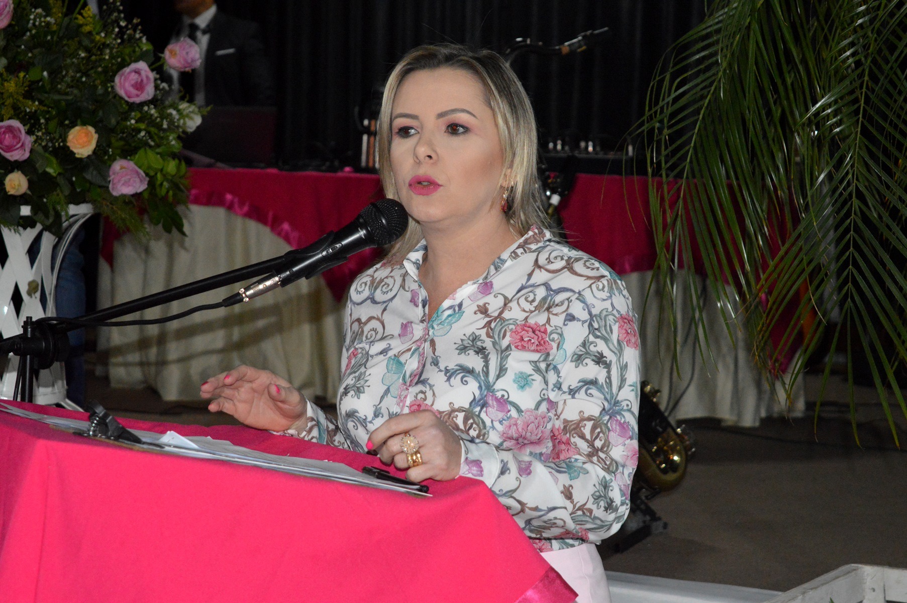 Casamento Comunitário promove oficialização da união de 77 casais em Amambai Janete falou emocionada sobre as parcerias firmadas para a realização do casamento / Foto: Moreira Produções