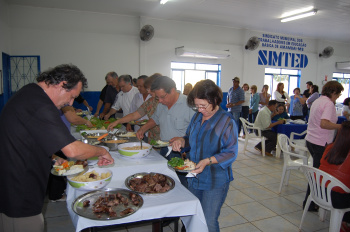 Cerca de 50 pessoas estiveram prestigiando o almoço de confraternização.Foto: Moreira Produções