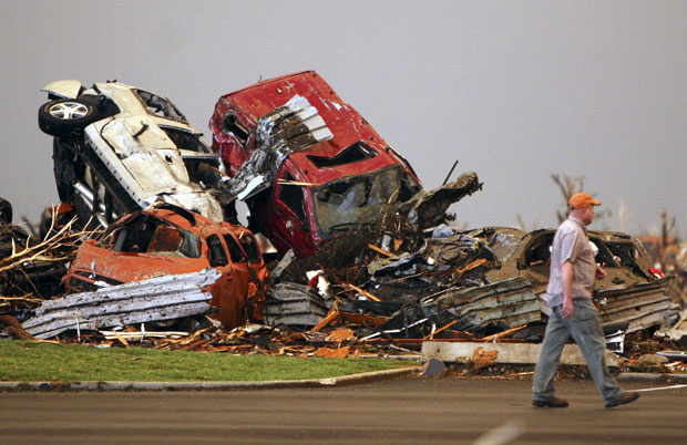 Tornado provoca destruição em cidade do Missouri, nos EUA