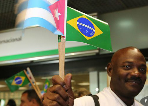 Mais médicos cubanos desembarcam em Brasília