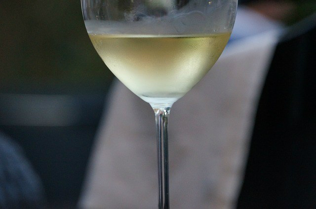Entenda por que as taças de vinho têm tamanhos e formatos diferentes
