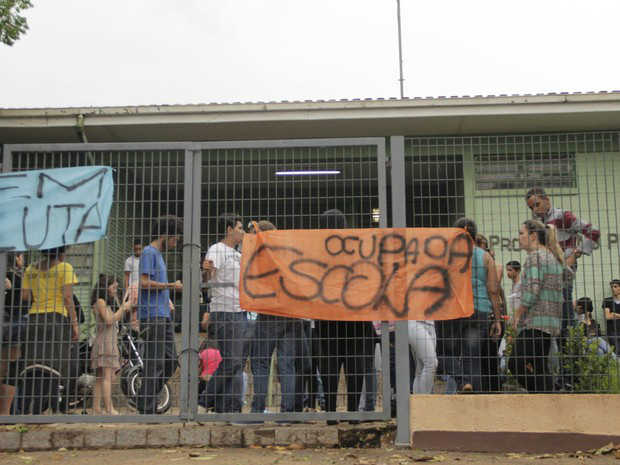 Estudantes farão assembleia neste domingo para discutir ocupação de escolas