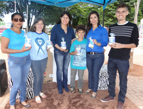 MMA: Relembre lutas e conquistas do Movimento das Mulheres de Amambai em 2015 Membros do MMA juntamente com o presidente do Rotarct Clube de Amambai, Rafael Jaime, durante a campanha