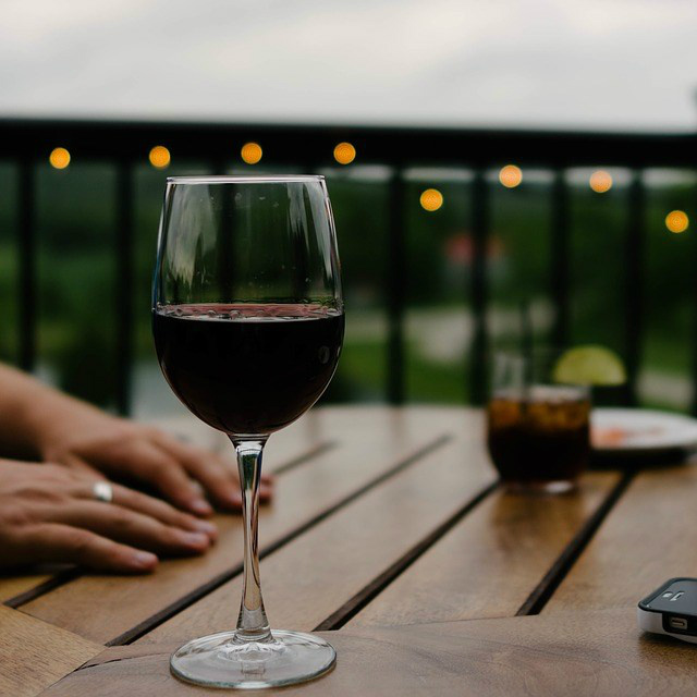 Entenda por que as taças de vinho têm tamanhos e formatos diferentes