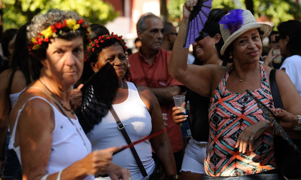 Folia segue no carnaval de rua do Rio de Janeiro com 41 blocos Agência Brasil