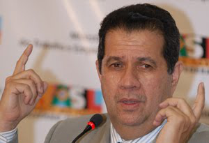 Carlos Lupi diz que PDT não teme perder Ministério do Trabalho
