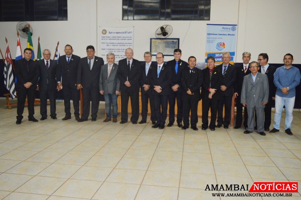 Rotary Clube de Amambai celebra aniversário com palestras em universidade Rotarianos durante a posse do presidente Edimilson Sanches no dia 16 de julho / Foto: Moreira Produções