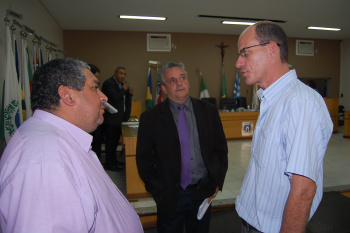 Sérgio Barbosa convida vereadores eleitos para almoço Sérgio Barbosa com os vereadores Valter Brito e Roberto Protético, durante visita no legislativo municipal, na segunda-feira (5)Foto: Moreira Produções