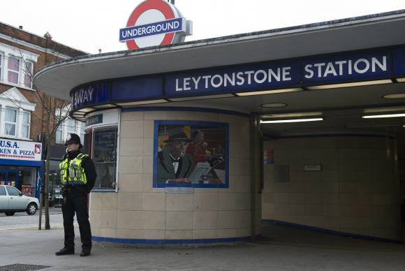 Polícia investiga ataque no metrô de Londres como ato terrorista
