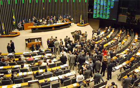 Spray de pimenta e reforma política agitaram a semana na Câmara dos Deputados Spray de pimenta e reforma política agitaram a semana na Câmara dos Deputados