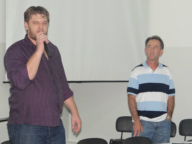O coordenador do curso de Ciências Sociais, Fabricio Deffacci, e o palestrante.