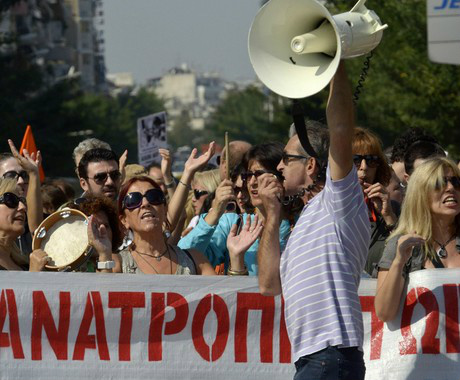 Grécia vive dias de greve em protesto ao plano de austeridade do governo