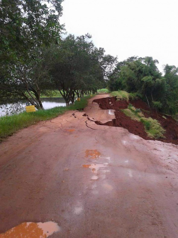 Barragem em Caarapó se rompe Barragem em Caarapó se rompe