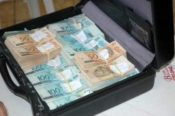 PF prende 8 servidores federais por suspeita de fraude em licitação no AP