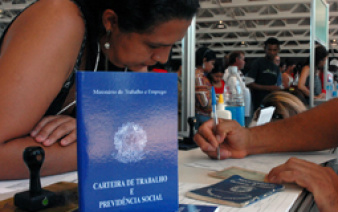 Mais da metade dos trabalhadores demitidos podem perder seguro-desemprego Mais da metade dos trabalhadores demitidos podem perder seguro-desemprego