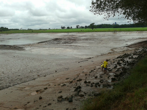 Barragem em Caarapó se rompe Barragem em Caarapó se rompe